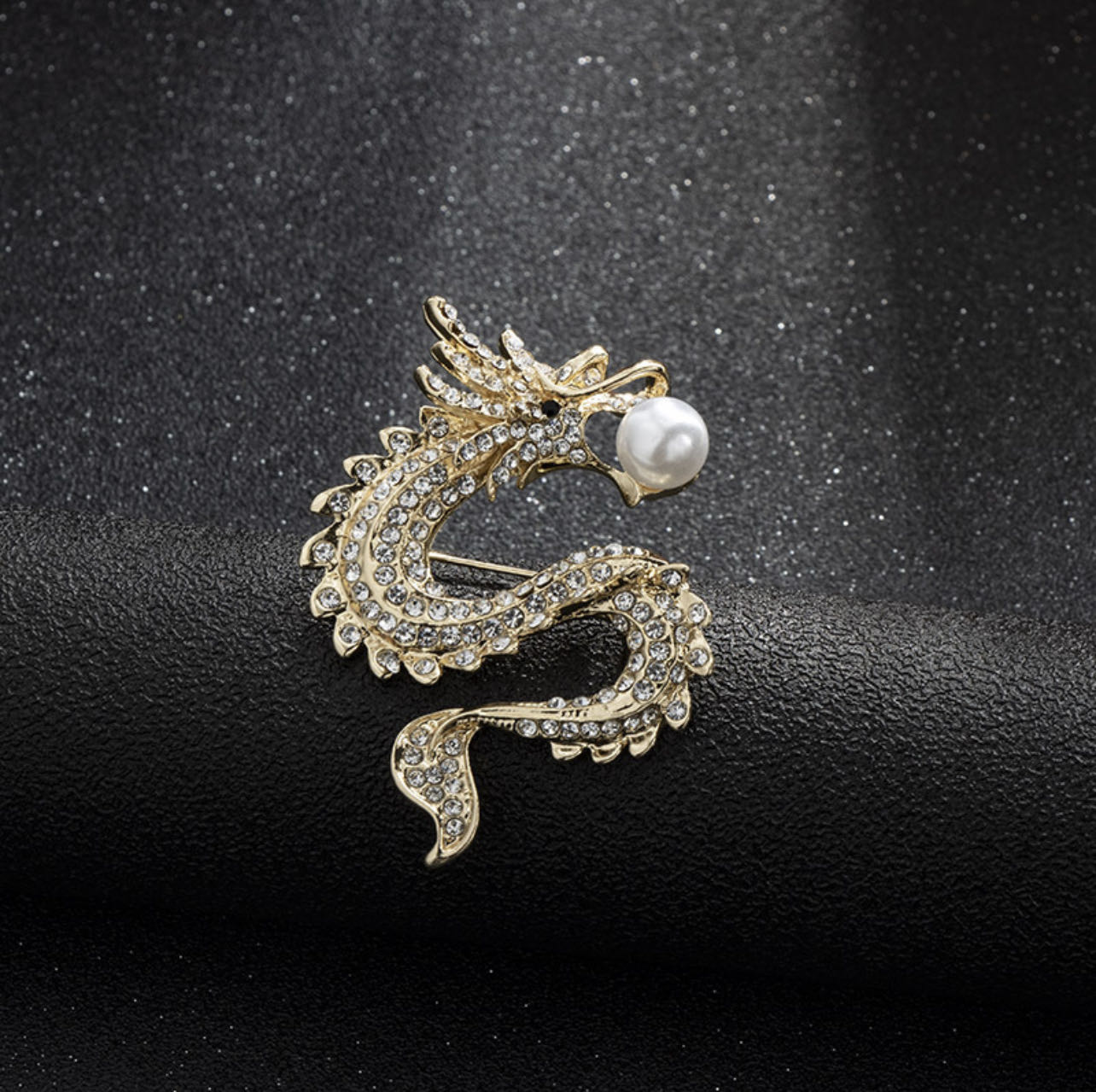 Stylish Chinese dragon-shaped badge accessories (jackets, shirt pins)