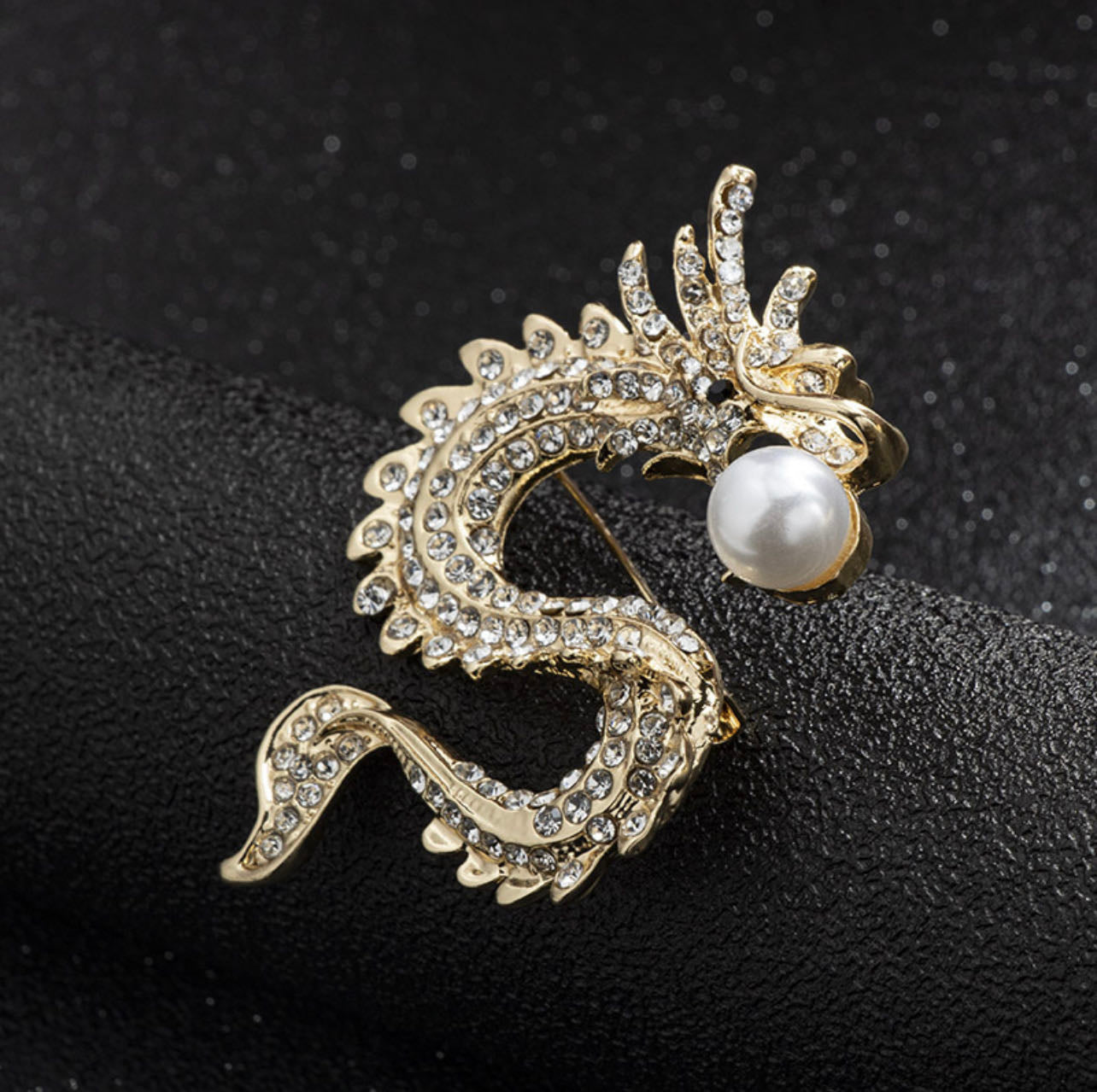 Stylish Chinese dragon-shaped badge accessories (jackets, shirt pins)