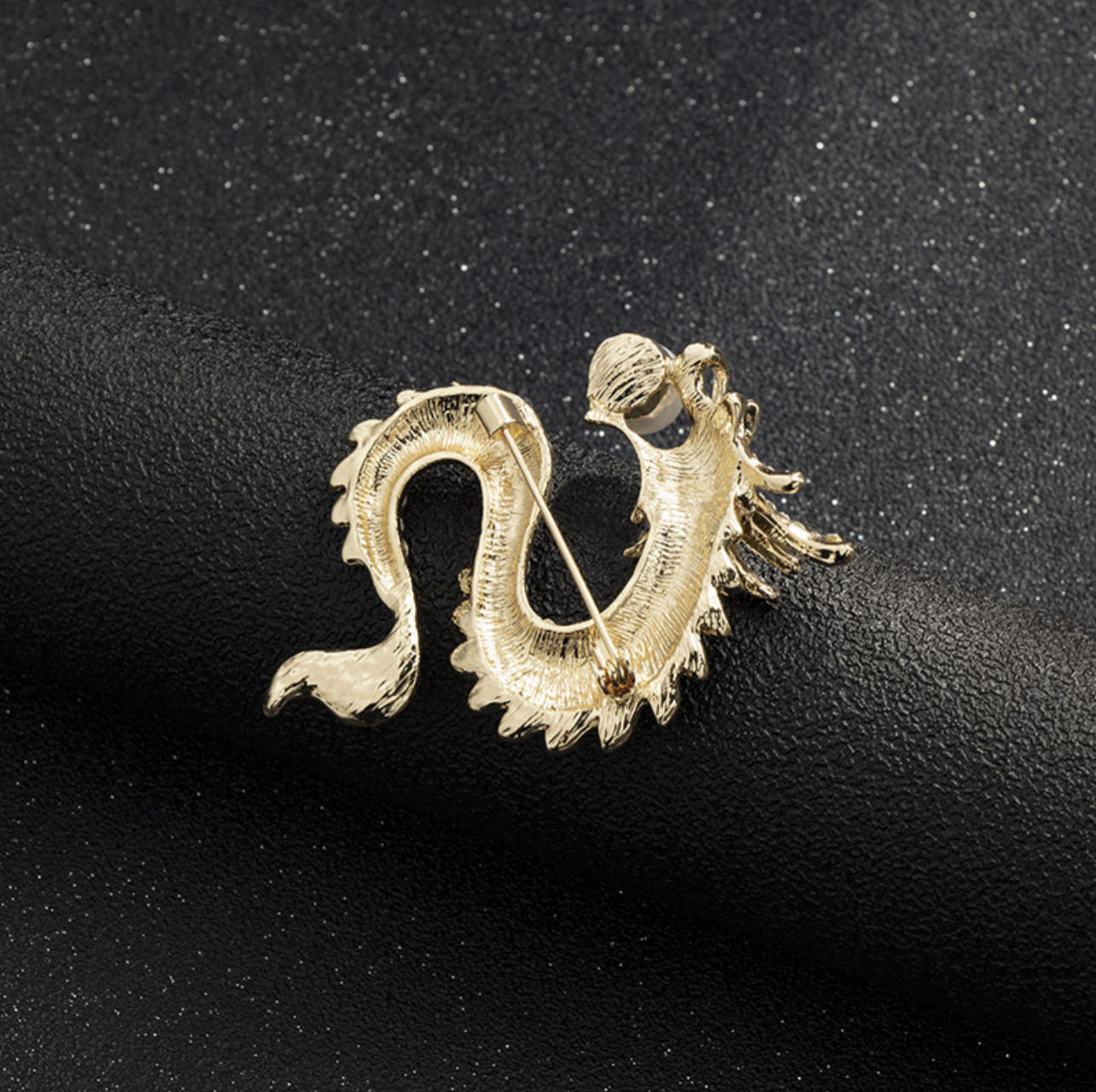 Stylish Chinese dragon-shaped badge accessories (jackets, shirt pins)