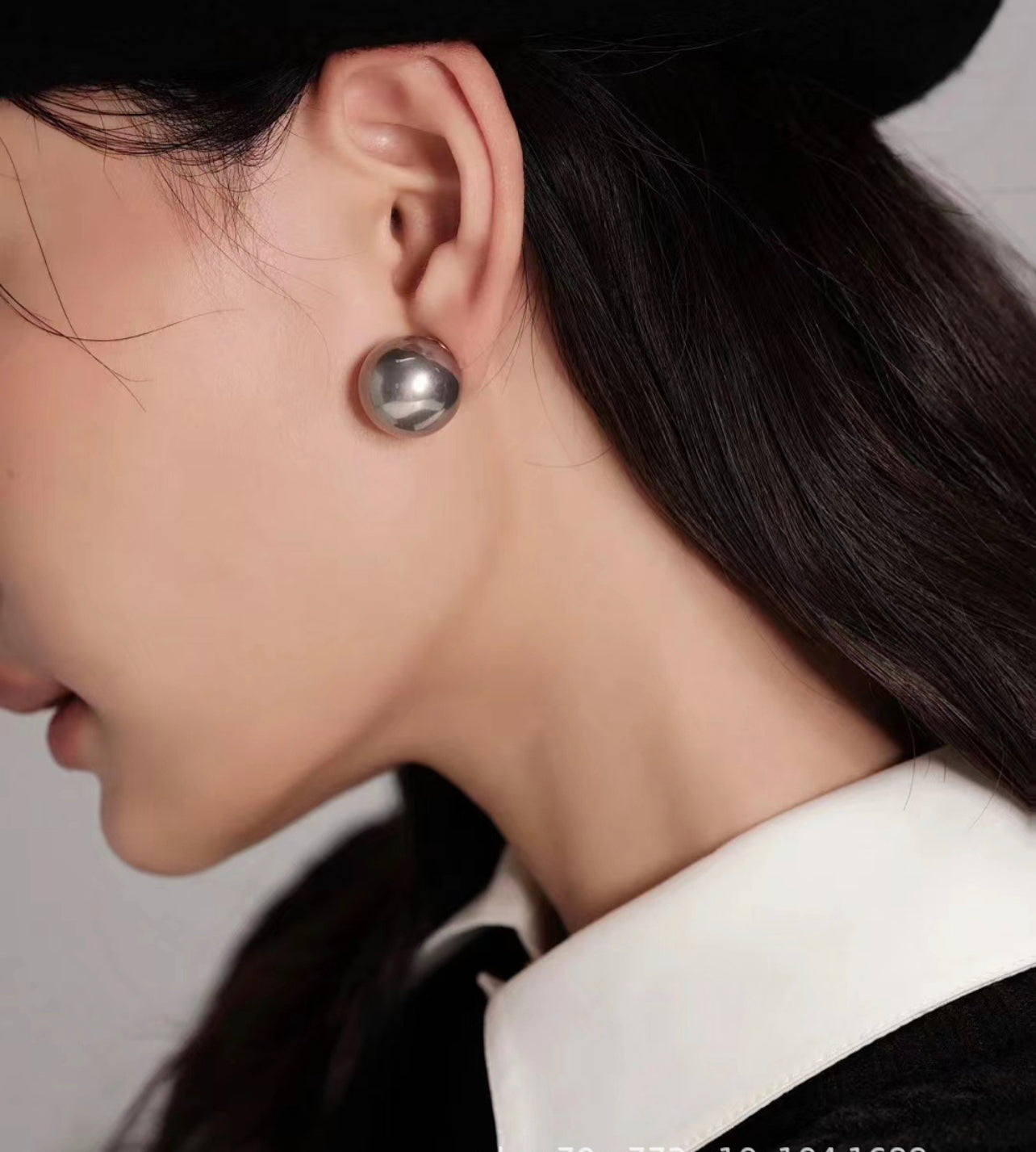High-end cool feeling 12m gray round glass bead earrings