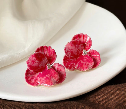 Artistic flavor—three-dimensional petal earrings