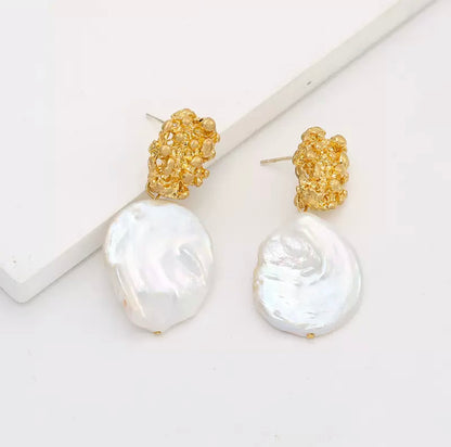 French vintage baroque pearl earrings (light luxury)