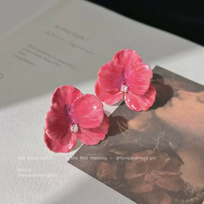 Artistic flavor—three-dimensional petal earrings