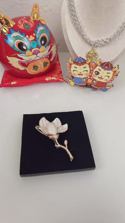 Elegant white magnolia flower brooch (high-end, fashionable jewelry)